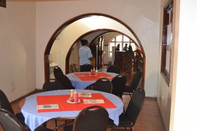 Raja Excelsior Hotel - Photo4