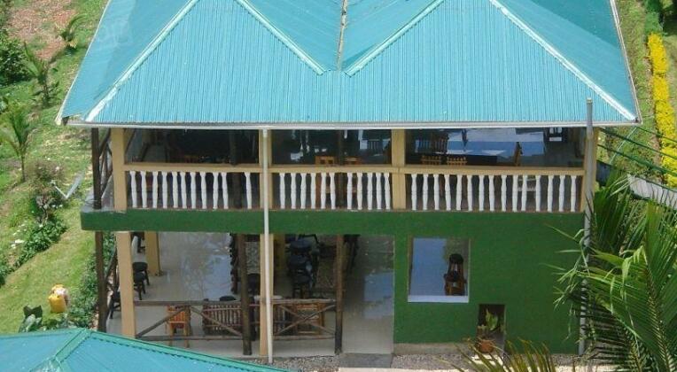 Bunyonyi Safaris Resort - Photo4