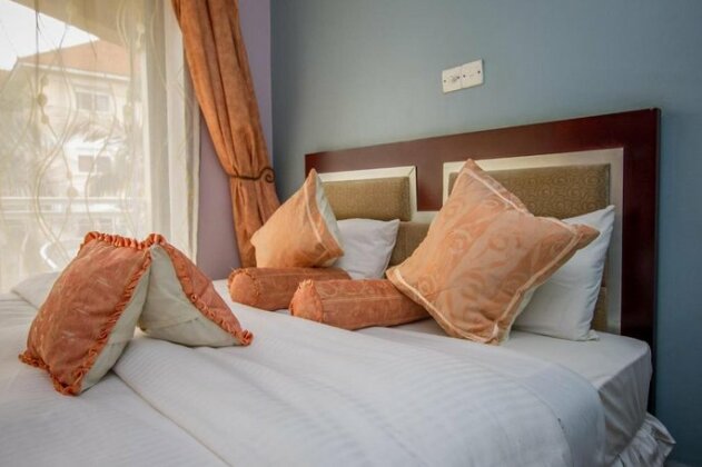 Crystal Suites & Apartments - Photo4