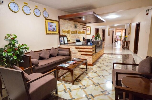 Hillside Plaza Hotel - Photo4