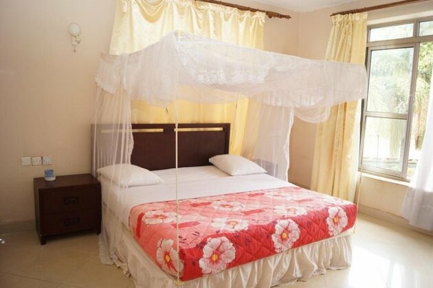J&M Airport Road Hotel - Photo3