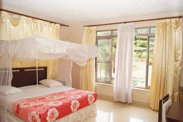 J&M Airport Road Hotel - Photo4