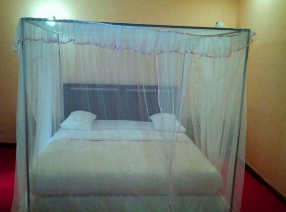 J&M Airport Road Hotel - Photo5
