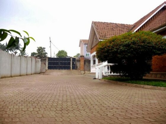 Kampala Kiwatule Comfy Holiday Home - Photo4