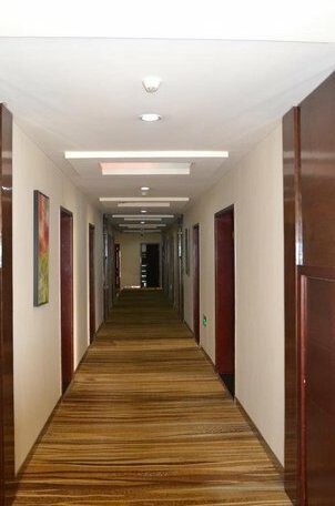 Kololo Courts Hotel and Restaurant - Photo4