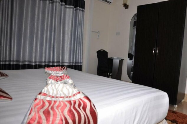 Latitude 1 Suites - Photo3