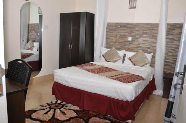 Latitude 1 Suites - Photo4