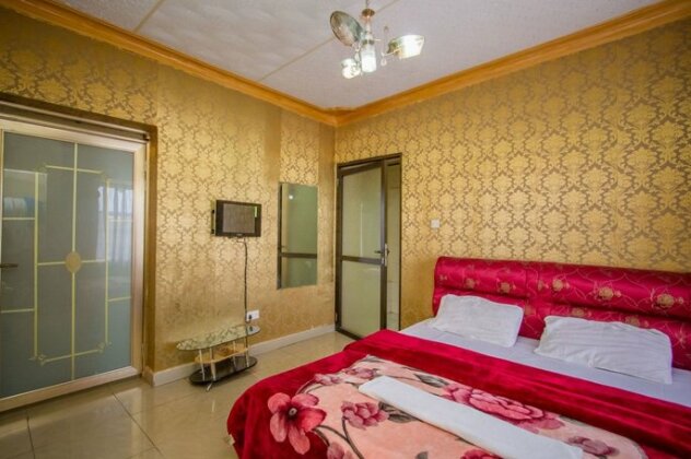 Platinum Royale Hotel - Photo4