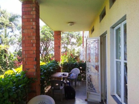 Retreat Guesthouse - Photo2
