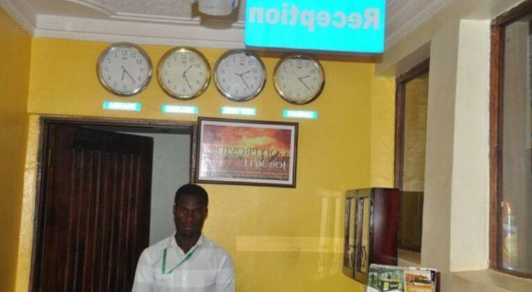 Scroll Inn Hotel - Photo2