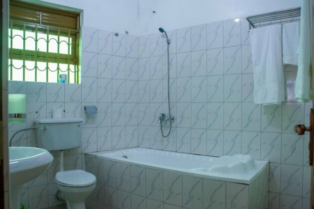 Queen Elizabeth PVT Lodge - Photo5