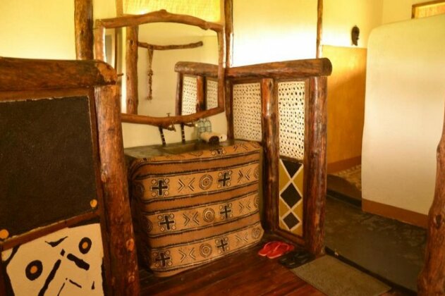 Topi Lodge - Photo5