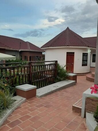 Seyeya Courts