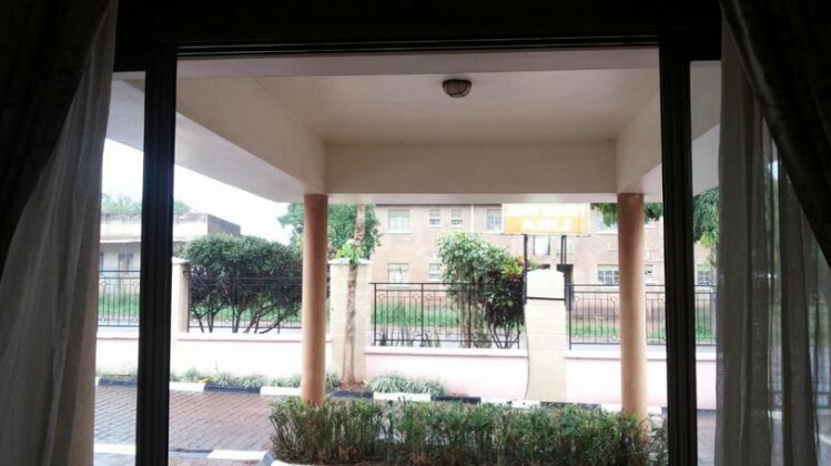 Lillian Towers Hotel - Photo2