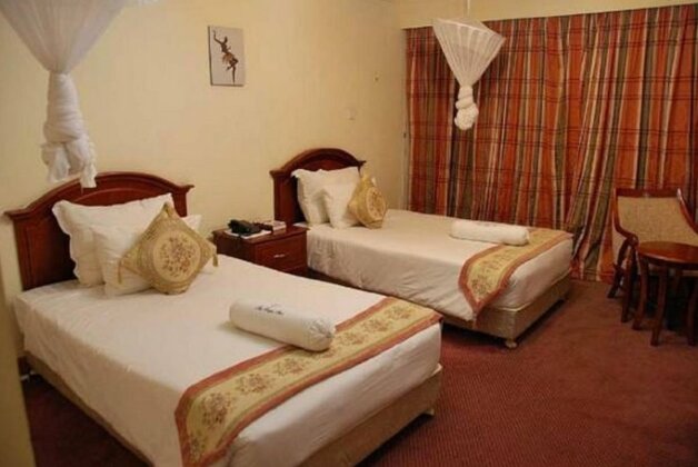 Tropic Inn Hotel - Photo2