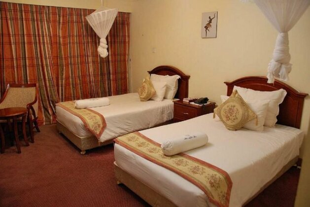 Tropic Inn Hotel - Photo4