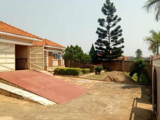 Masindi Solutions & Backpackers - Photo3