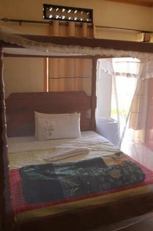 Home of Friends - Photo3