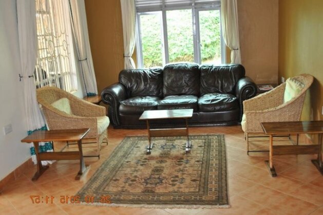 Little Woods Inn - Photo4