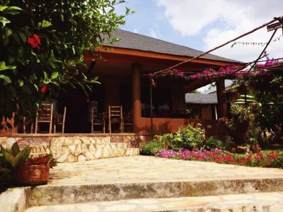 Nyore Hillside Retreat - Photo3