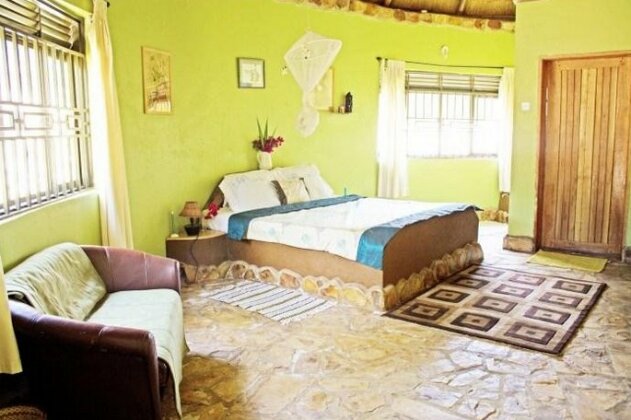 Nyore Hillside Retreat - Photo4