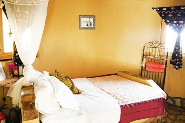 Nyore Hillside Retreat - Photo5