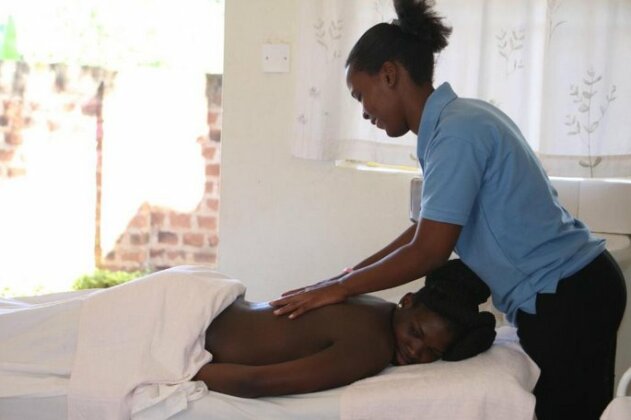 African Village Hotel Mukono - Photo4