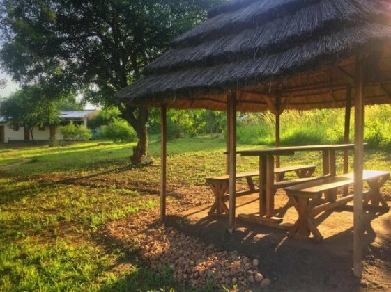 Murchison Falls Bamboo Village - Photo2