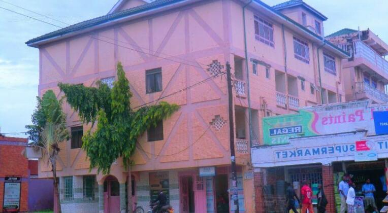 Golden Ark Hotel - Photo2