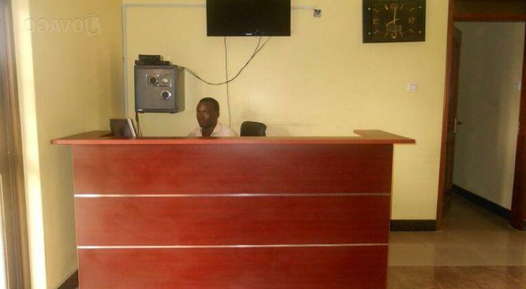 Strikers Hotel - Photo2