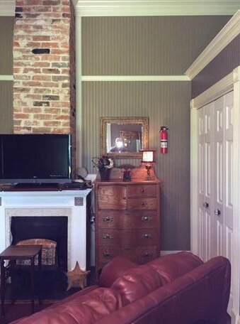 The Guest Room - Photo3