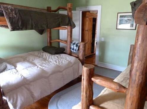 Tallgrass Lodge Bed and Breakfast - Photo3
