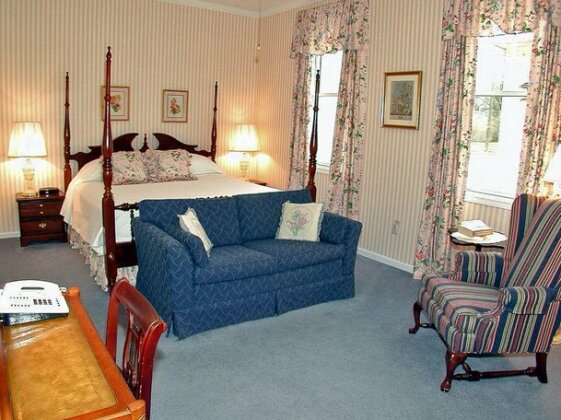 Summerfield Inn Bed And Breakfast - Photo3