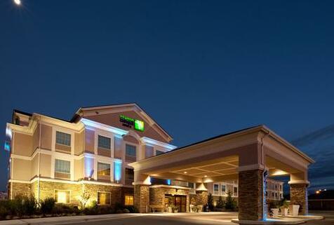 Holiday Inn Express Hotel and Suites Ada - Photo2