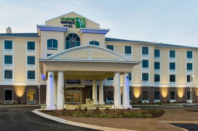 Holiday Inn Express & Suites Aiken - Photo2