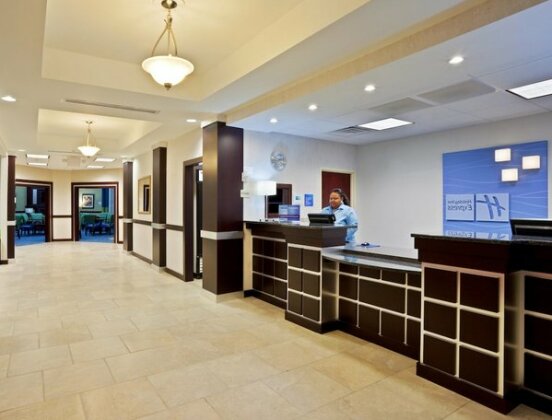 Holiday Inn Express Hotel and Suites Akron South-Airport Area - Photo2
