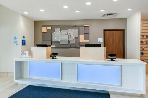 Holiday Inn Express & Suites Alachua - Gainesville Area - Photo2