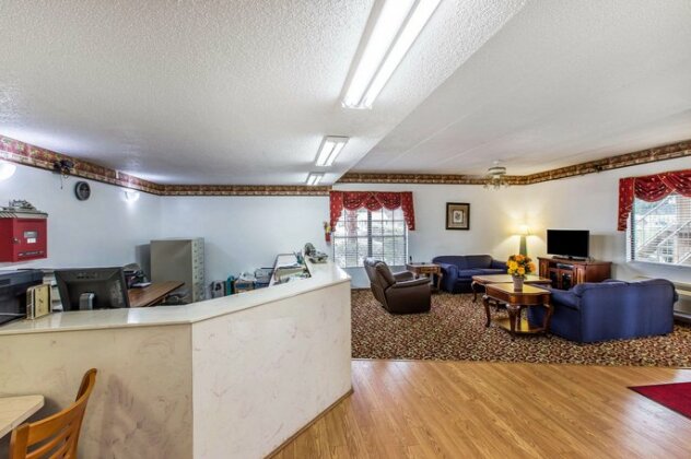 Econo Lodge Inn & Suites Albany - Photo3