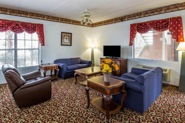 Econo Lodge Inn & Suites Albany - Photo5
