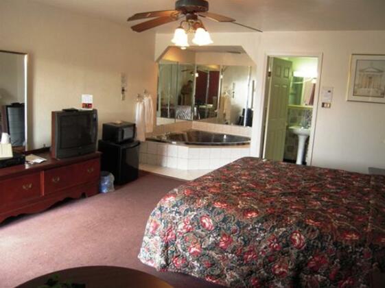 Golden Circle Inn and Suites - Photo3