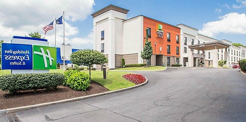 Holiday Inn Express & Suites Albany Airport - Wolf Road - Photo2
