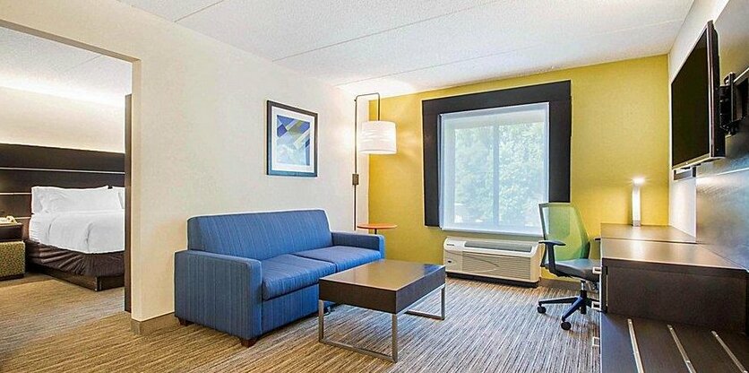 Holiday Inn Express & Suites Albany Airport - Wolf Road - Photo4