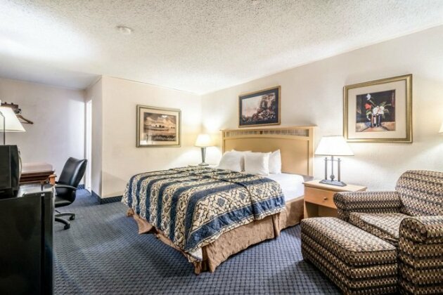 Red Carpet Inn & Suites - Albany Airport - Photo4