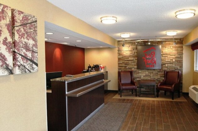 Red Roof Inn Albany Airport - Photo2