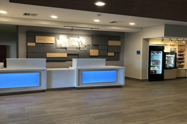 Holiday Inn Express Hotel & Suites Albany - Photo2