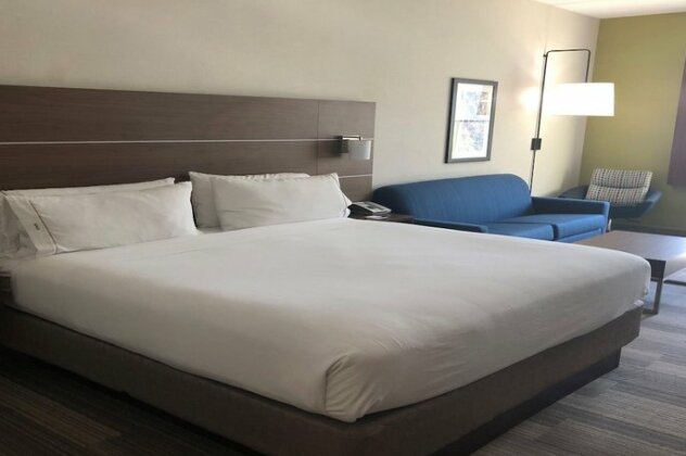 Holiday Inn Express Hotel & Suites Albany - Photo4