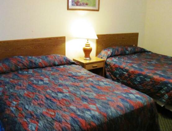 Hilltop Inn and Suites - Photo4