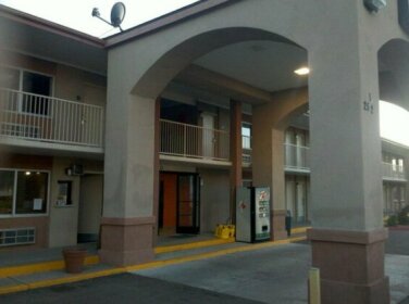 Amberly Courtyard Inn and Suites