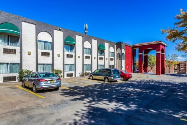Econo Lodge Inn & Suites Albuquerque