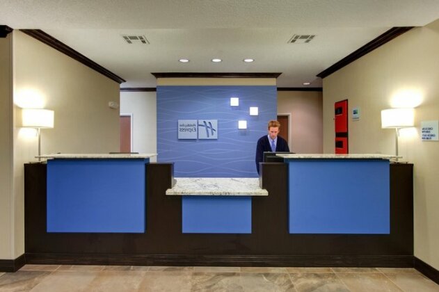 Holiday Inn Express Hotel & Suites Albuquerque Airport - Photo2